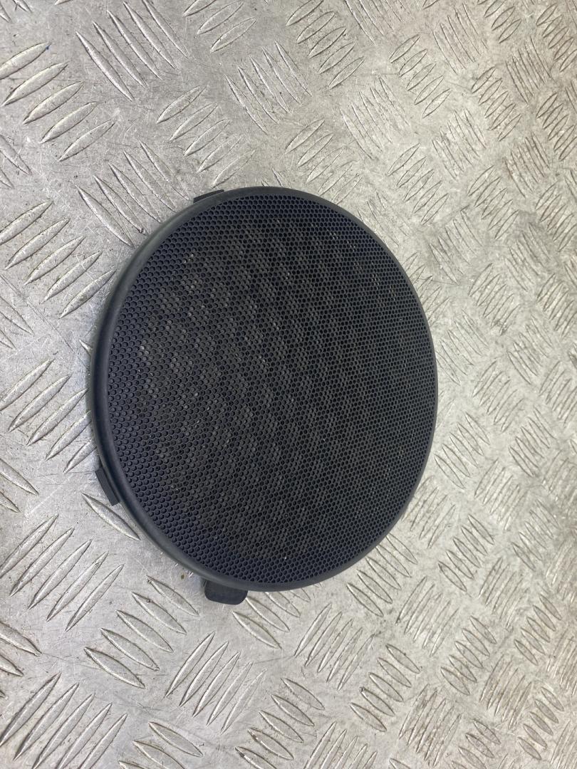 сетка на динамик Citroen Xsara Picasso 1 поколение 2001, 1.8 л., 6FZ (EW7J4), бензин, МКПП, минивэн, передний привод, 9634428877 - фото №1