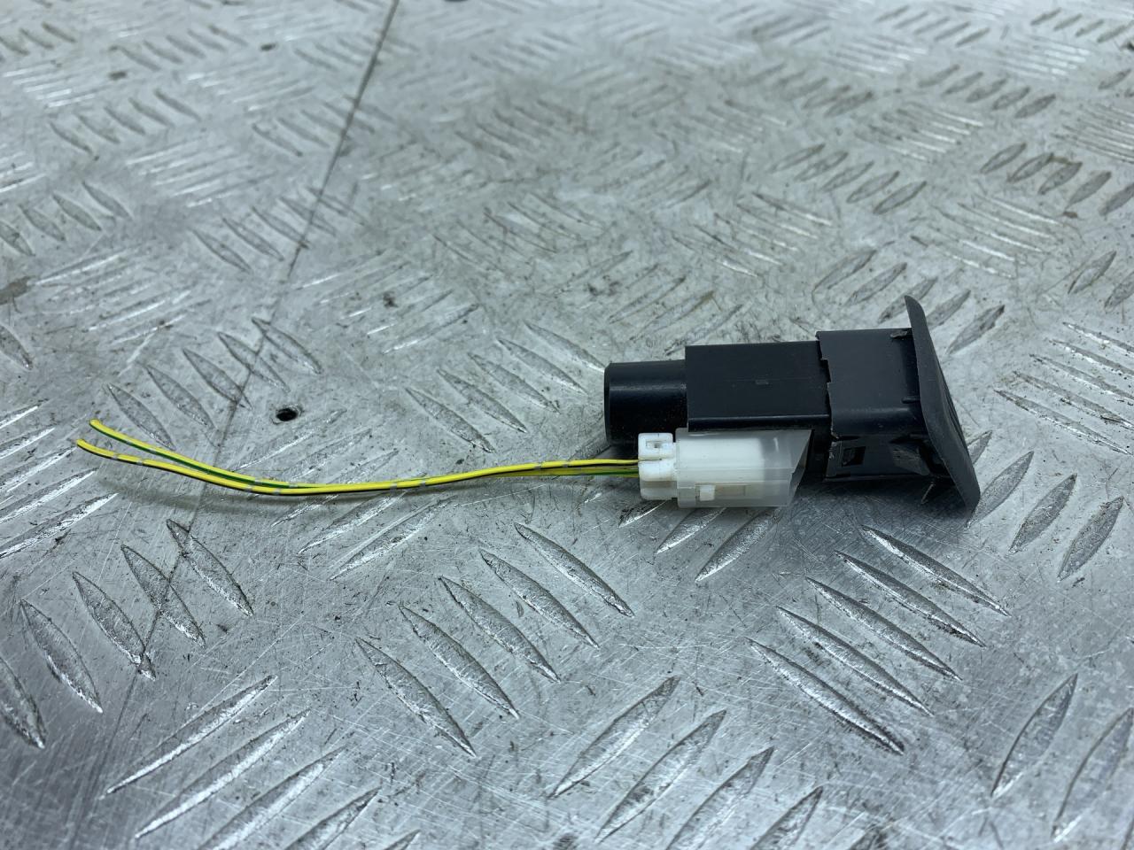 датчик температуры Mazda Premacy 1 поколение (1999 - 2001), K7570CB82 - фото №1