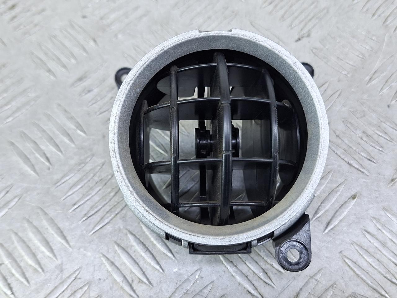 дефлектор обдува салона Ford Fiesta 5 поколение 2004, 1.4 л., бензин, МКПП, хетчбэк 5 дв., передний привод - фото №1