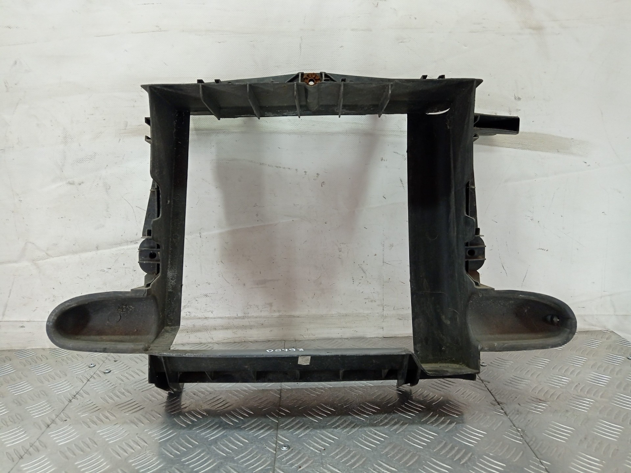 диффузор вентилятора Smart Fortwo 1 поколение 2000, 0.6 л., M 160.910, бензин, робот, черный, хетчбэк 3 дв., задний привод, 0003429V012 - фото №1