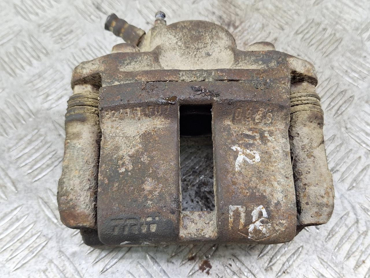 суппорт передний правый Renault Sandero 1 поколение (2009 - 2014) - фото №1