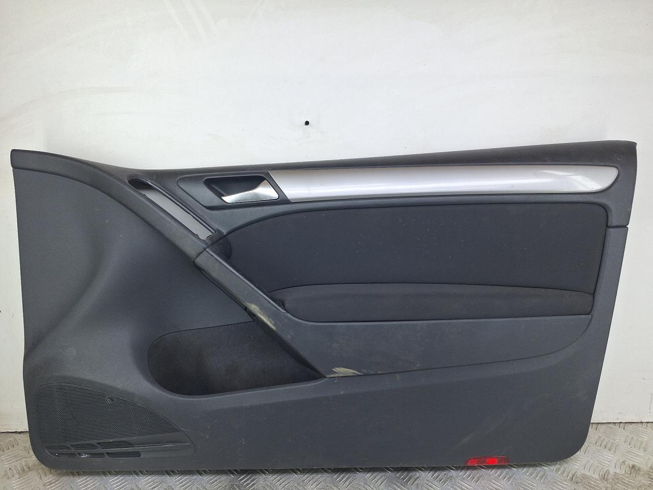обшивка двери передняя правая Volkswagen Golf 6 поколение 2008, 1.4 л., CGGA, бензин, 5МКПП, голубой, хетчбэк 5 дв., передний привод, 5K3867012, 5K3868080 - фото №1