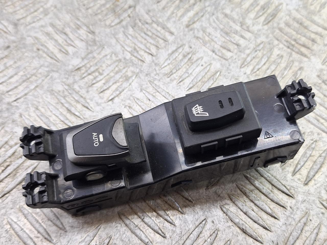 кнопка стеклоподъемника двери задней левой Hyundai Grand Santa Fe 1 поколение 2015, 2.2 л., D4HB, дизель, АКПП, внедорожник 5 дв., полный привод, 93580-2W600 - фото №1