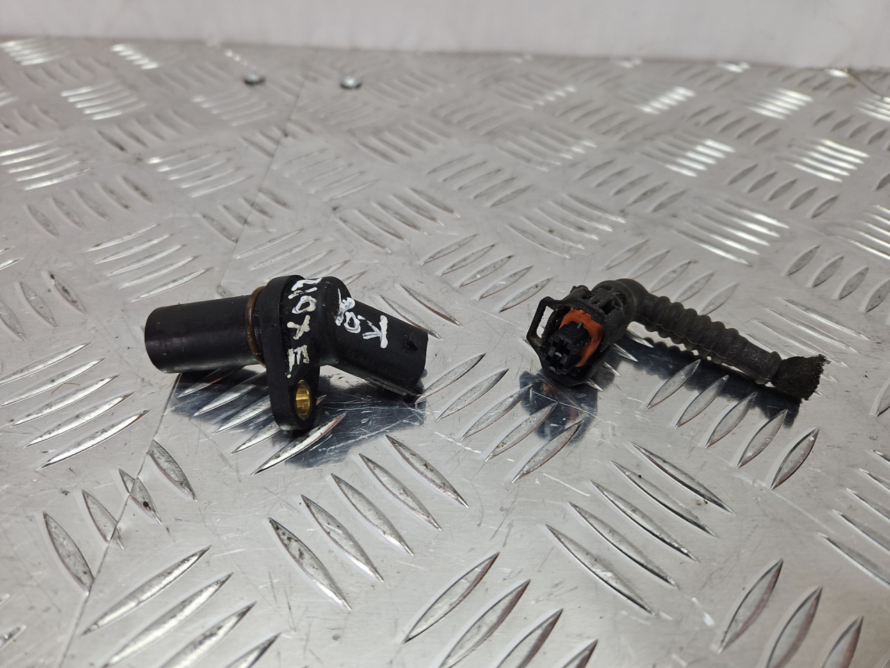 датчик коленвала Opel Corsa C 2003, 1.0 л., бензин, Z10XE, 0261210151 - фото №1