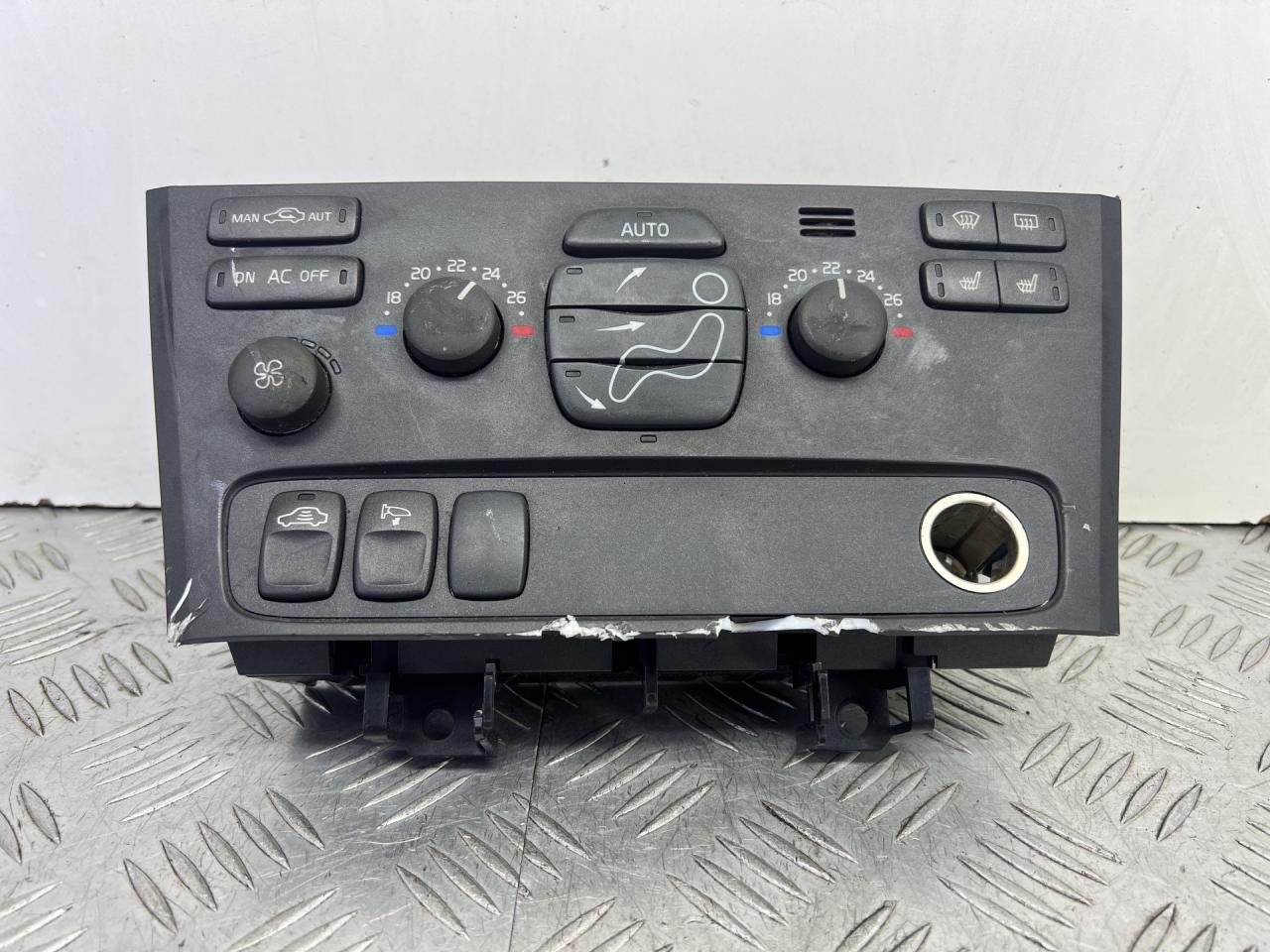 блок управления печки / климат-контроля Volvo V70 2 поколение 2001, 2.4 л., B 5244 T3, бензин, АКПП, серебро, универсал, полный привод, 9452368, M6E2150-0102 - фото №1