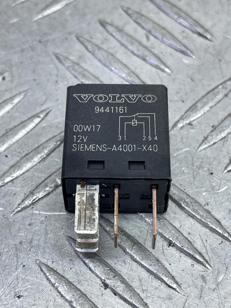 реле (прочие) Volvo V70 2 поколение 2001, 2.4 л., B 5244 T3, бензин, АКПП, серебро, универсал, полный привод - фото №1