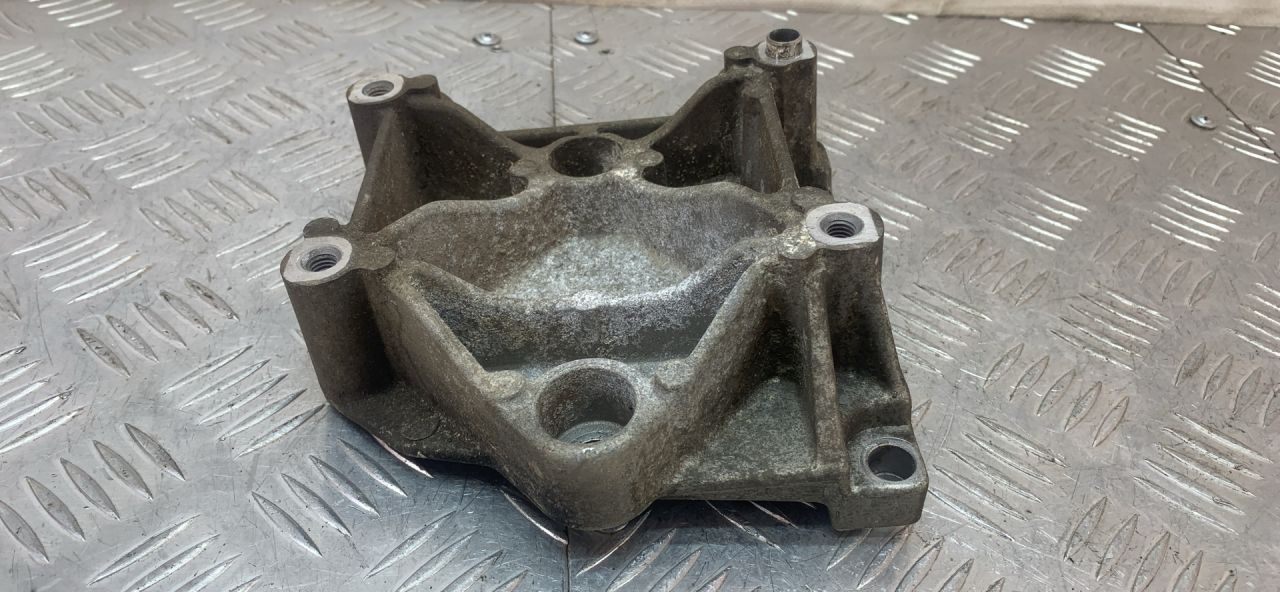 кронштейн компрессора кондиционера Citroen Berlingo 1 поколение (M49) (1996 - 2003), 1.6 л., бензин, 9636693680 - фото №1