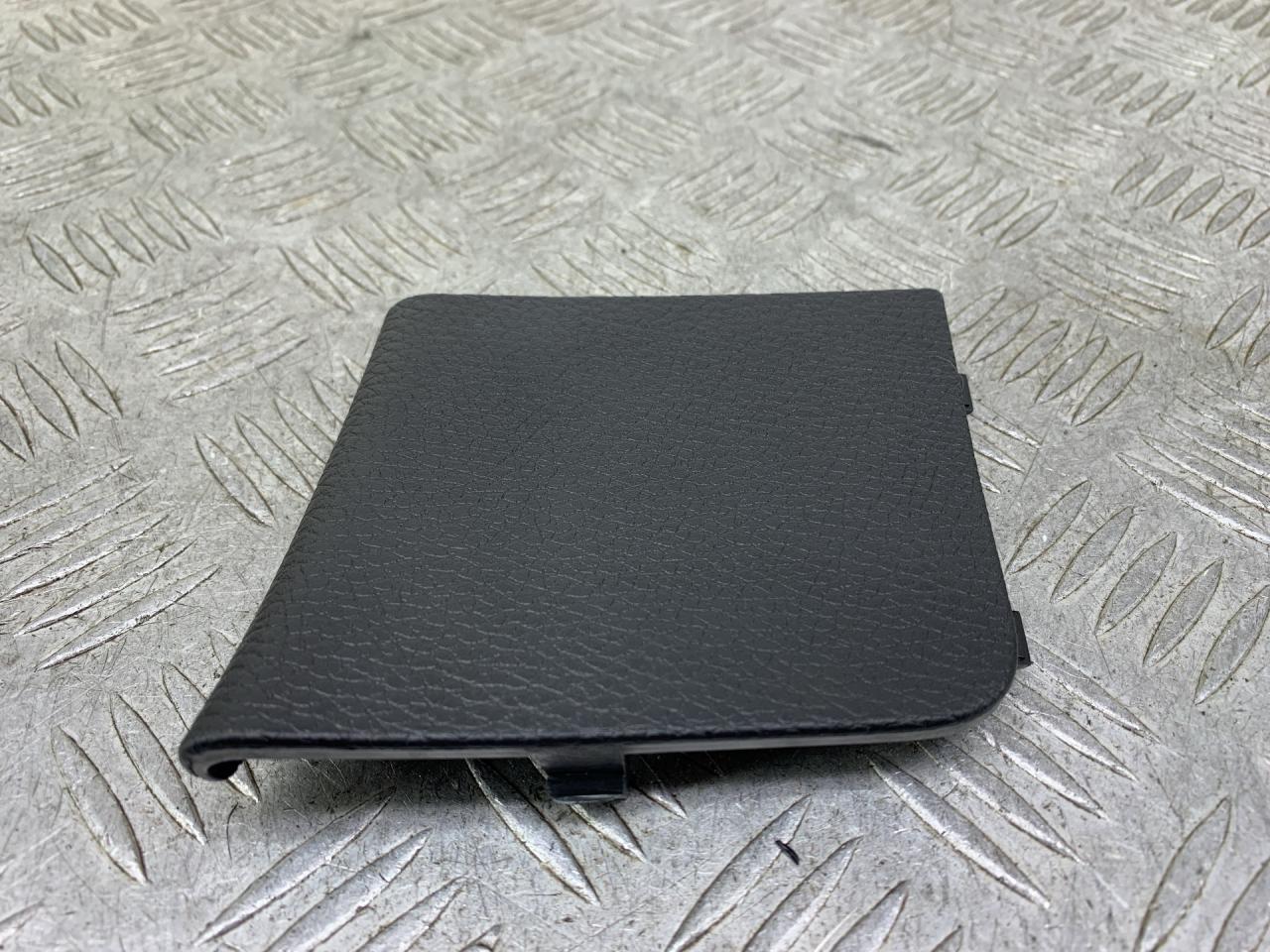 заглушка Volkswagen Passat B6 2009, 1.4 л., CAXA, бензин, 6МКПП, голубой, универсал, передний привод, 3C9867747 - фото №1