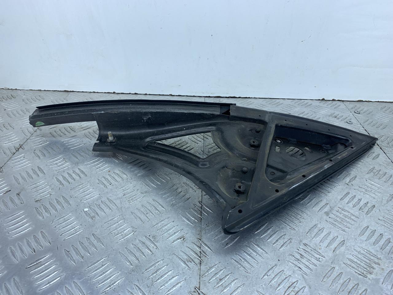 направляющая стекла Chrysler Sebring 2 поколение 2001, 2.7 л., бензин, АКПП, черный, кабриолет, передний привод - фото №1