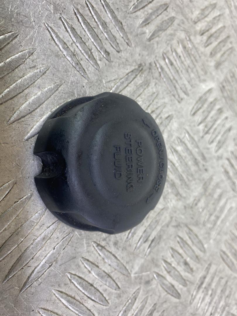 крышка бачка гидроусилителя Hyundai H-1 Grand Starex 2008, 2.5 л., дизель, МКПП, белый, минивэн, задний привод - фото №1