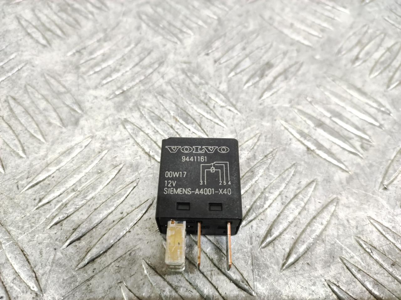 реле (прочие) Volvo V70 2 поколение 2001, 2.4 л., B 5244 T3, бензин, АКПП, серебро, универсал, полный привод, 9441161, V23074 - фото №1