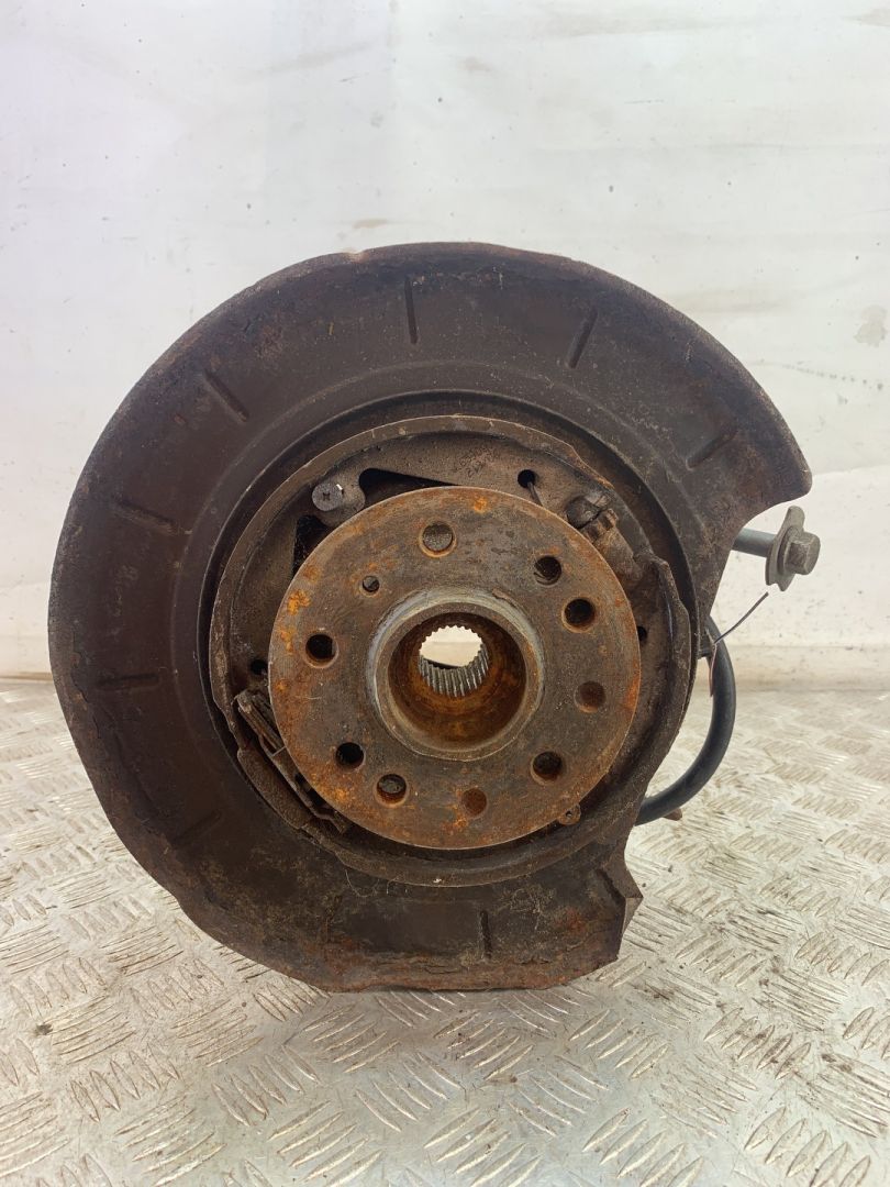 кулак задний правый Mercedes-Benz GL-Класс X164 X164.822 2006, 3.2 л., дизель, АКПП, черный, внедорожник 5 дв., полный привод - фото №1