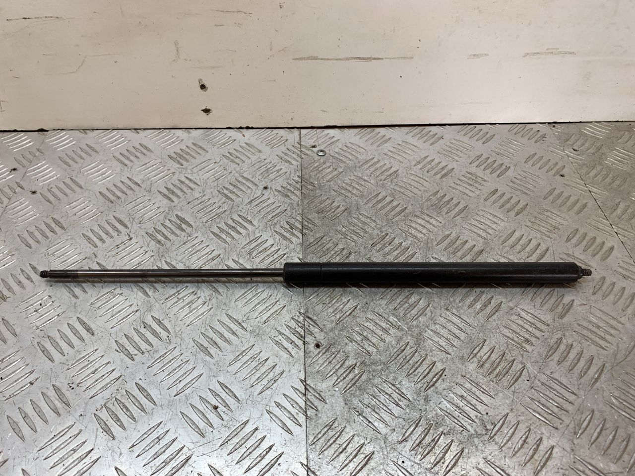 амортизатор крышки багажника (3-5 двери) Mini Cooper 2 поколение (2006 - 2010), 51247148902 - фото №1