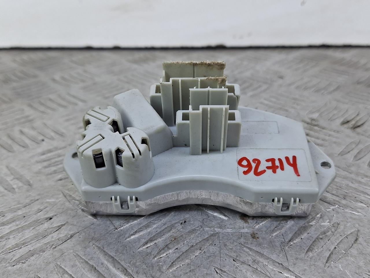 сопротивление печки BMW 1 серия E81/E82/E87/E88 2006, 1.6 л., N45 B16 A, бензин, МКПП, хетчбэк 5 дв., задний привод, 55723908 - фото №1