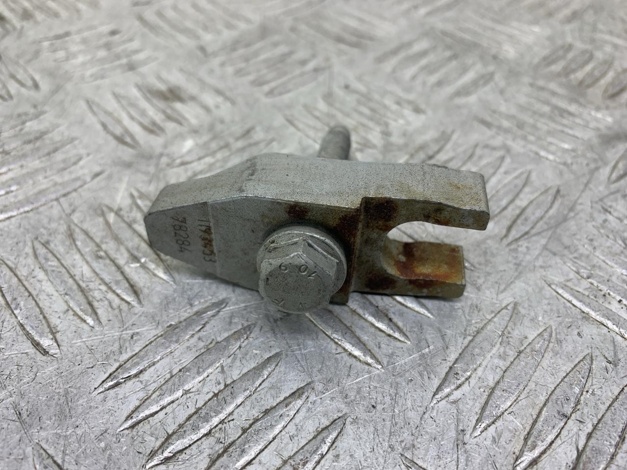 крепление форсунки Opel Insignia 2 поколение (B) 2018, 2.0 л., дизель, АКПП, белый, хетчбэк 5 дв., полный привод, 1193453, 78284 - фото №1