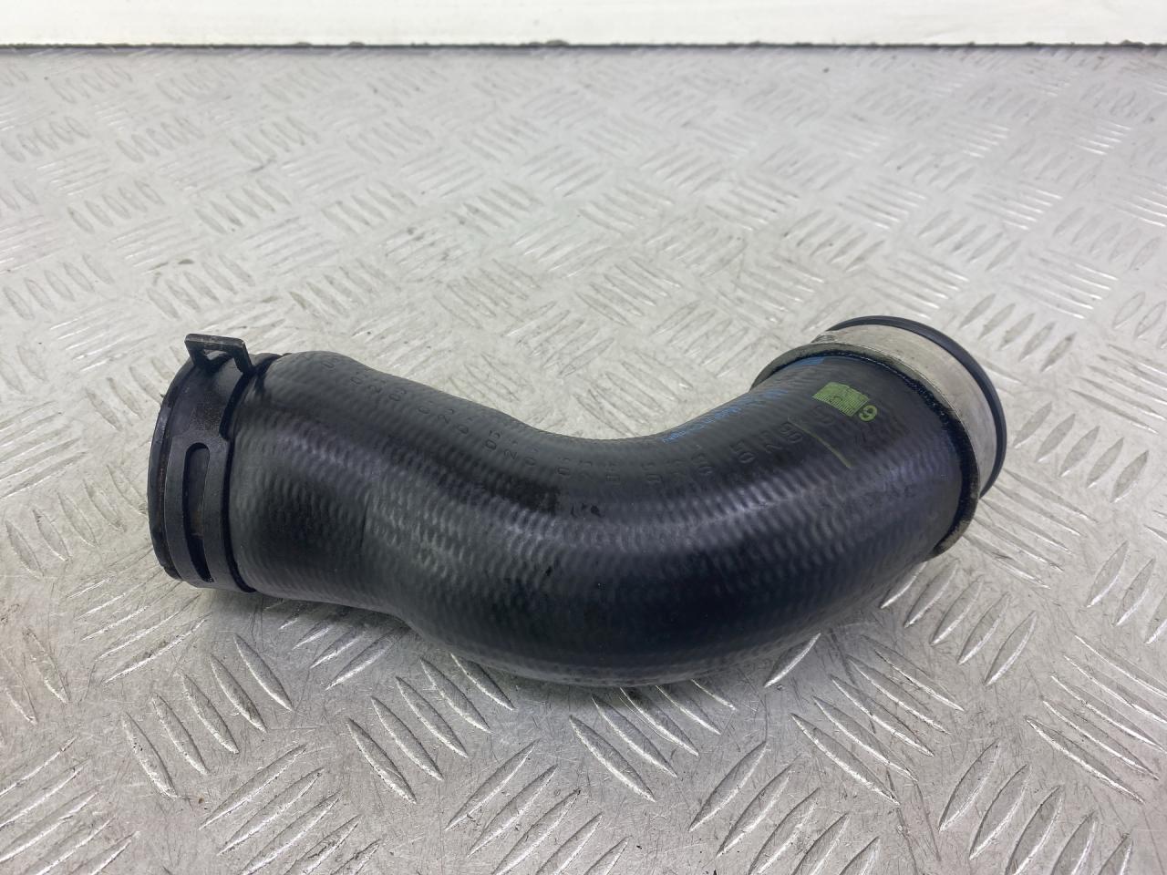 патрубок интеркулера Volkswagen Passat B6 (2005 - 2010), 2.0 л., дизель, универсал, 3C0145838B - фото №1