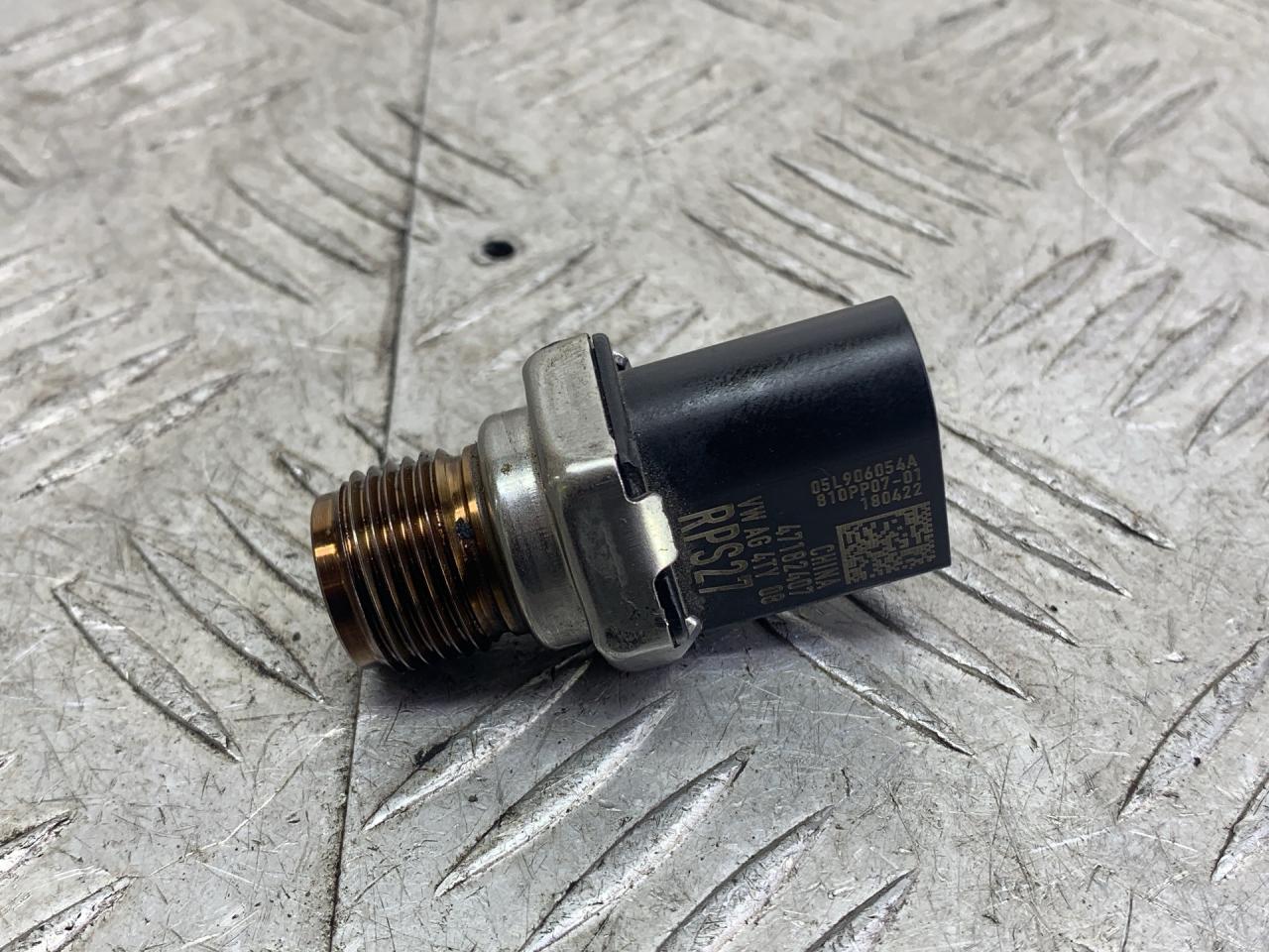 датчик давления топлива Volkswagen Caddy 5 поколение 2022, бежевый, фургон, передний привод, 05L906054A, 810PP07-01 - фото №1