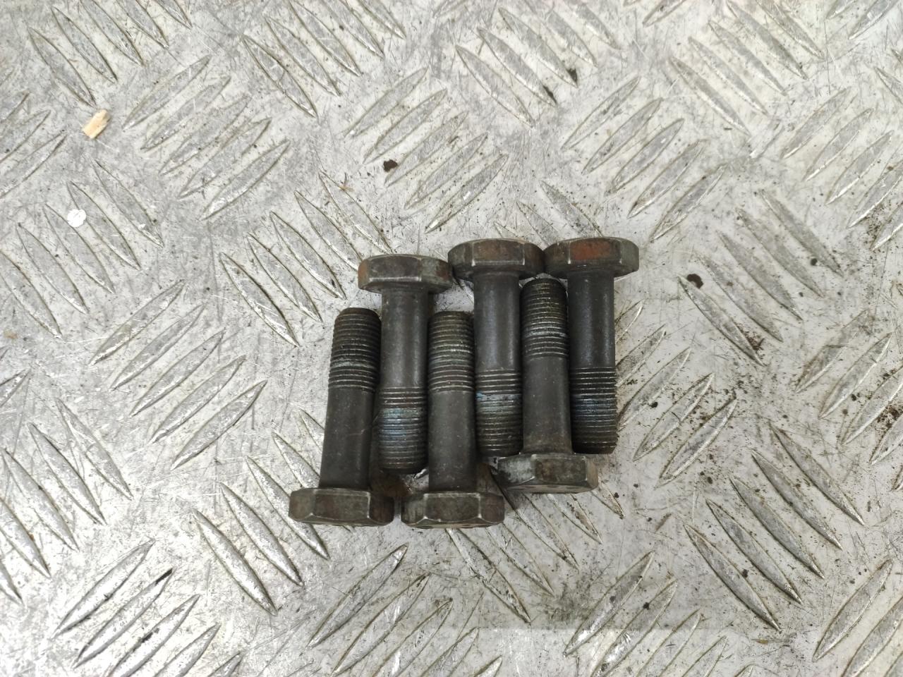 болт двигателя Alfa Romeo GT 1 поколение 2006, 1.9 л., 937 A5.000, дизель, МКПП, черный, купе, передний привод - фото №1