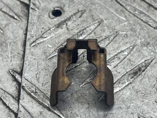 крепление форсунки Nissan Micra 2 поколение (K11) (1992 - 2003)