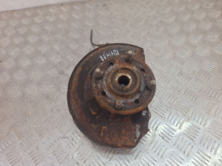 кулак поворотный правый Mitsubishi Carisma 1 поколение [рестайлинг] 2003, 1.6 л., 4G92 (DOHC 16V), бензин, МКПП, серебро, хетчбэк 5 дв., передний привод