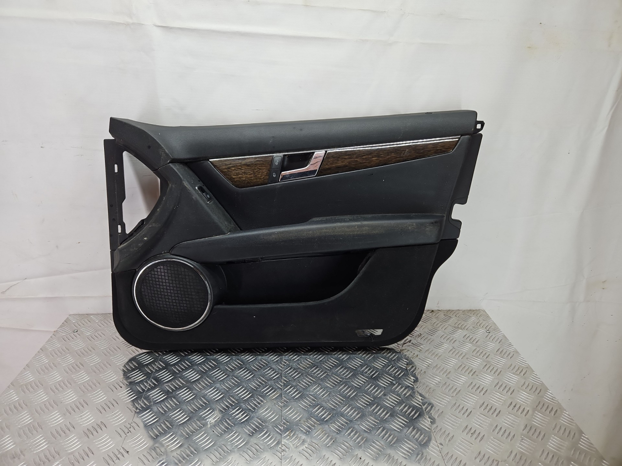 обшивка двери передняя правая Mercedes-Benz C-Класс W204/S204 2007, 1.8 л., бензин, АКПП, седан, A2045402410, RE00172773 - фото №1