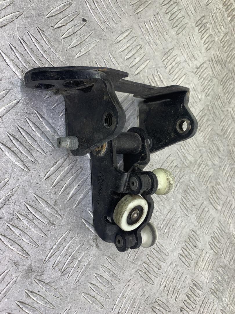 ролик двери сдвижной Mercedes-Benz Sprinter 2 поколение (W906) (2006 - 2014), 2.1 л., OM 651.955, дизель, МКПП, зеленый, задний привод, A9067600347 - фото №1