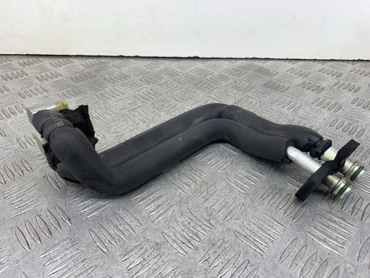 трубка кондиционера Lancia Thesis 1 поколение 2005, 2.4 л., 841 D.000, бензин, МКПП, темно-синий, седан, передний привод - фото №1