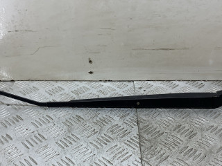 щеткодержатель (поводок стеклоочистителя, дворник) Nissan Micra 4 поколение (K13) 2011, 1.2 л., HR12DE, бензин, МКПП, хетчбэк 5 дв., передний привод