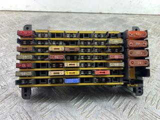 блок предохранителей Renault Safrane 1 поколение [рестайлинг] 1999, 2.5 л., бензин, АКПП, хетчбэк 5 дв., передний привод