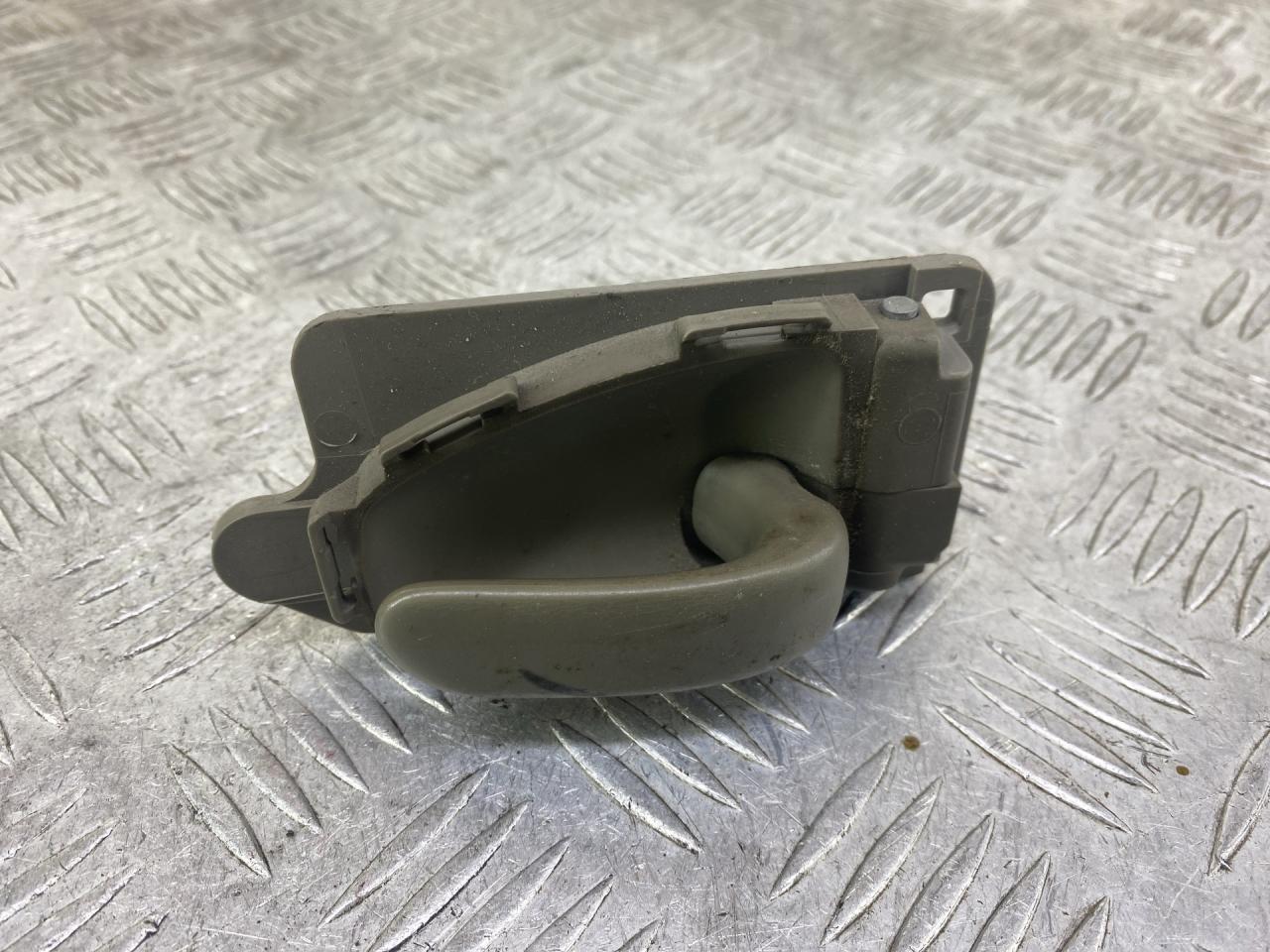 ручка внутренняя передняя правая Citroen Xsara Picasso 1 поколение 2001, 1.8 л., 6FZ (EW7J4), бензин, МКПП, минивэн, передний привод, 9631487677, 3513000006 - фото №1