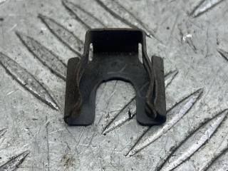 крепление форсунки Ford Fiesta 5 поколение (2001 - 2007), 1.3 л., BAJA, бензин, D3L3A