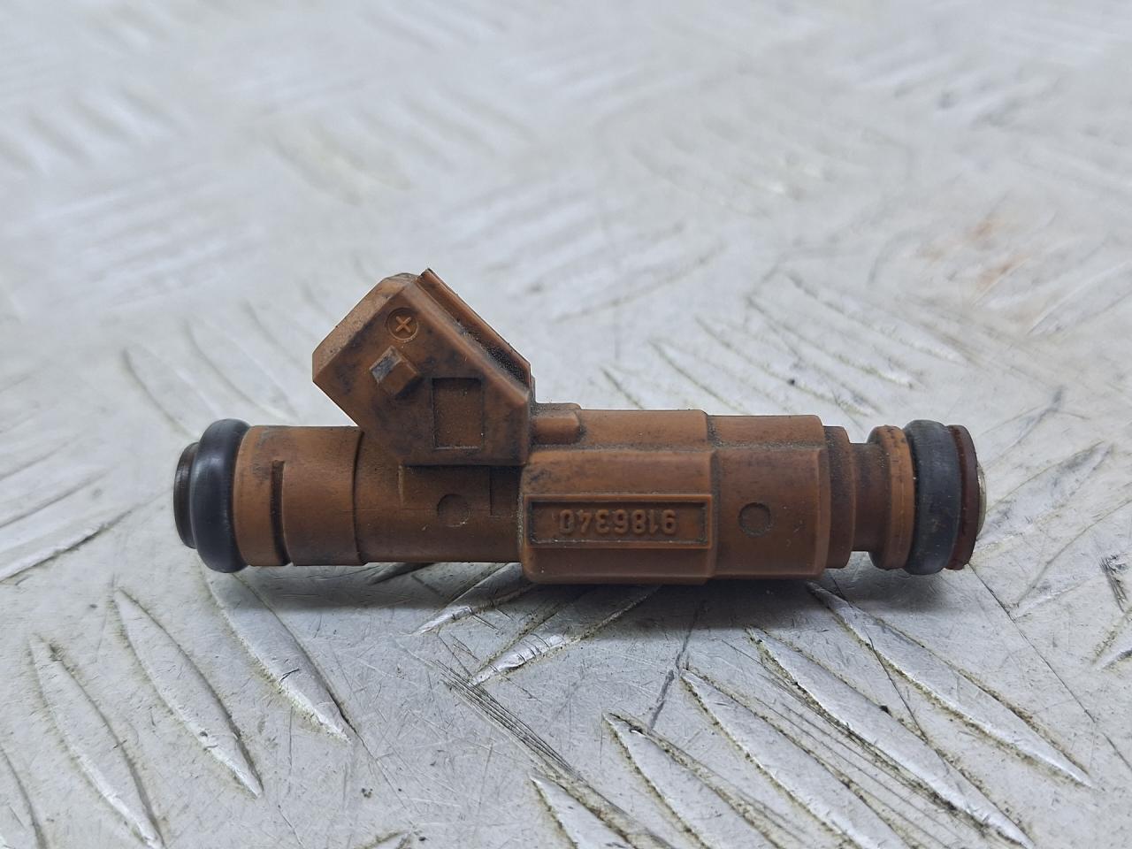 форсунка Volvo V70 2 поколение 2001, 2.4 л., B 5244 T3, бензин, АКПП, серебро, универсал, полный привод, 9186340, 0280155831 - фото №1