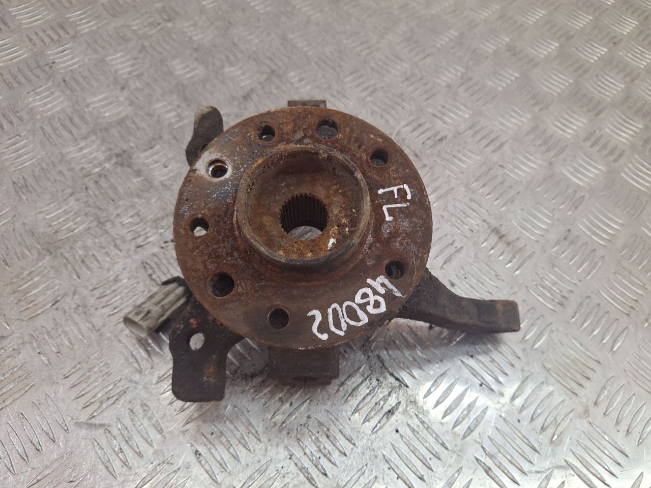 кулак поворотный левый Opel Zafira 1 поколение (A) 2000, 2.0 л., X 20 DTL, дизель, МКПП, серебро, минивэн, передний привод - фото №1