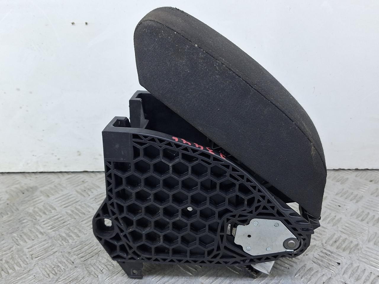 подлокотник Skoda Yeti 1 поколение 2013, 2.0 л., CFHF, дизель, 6МКПП, серый, универсал, полный привод, 3T0864207D - фото №1