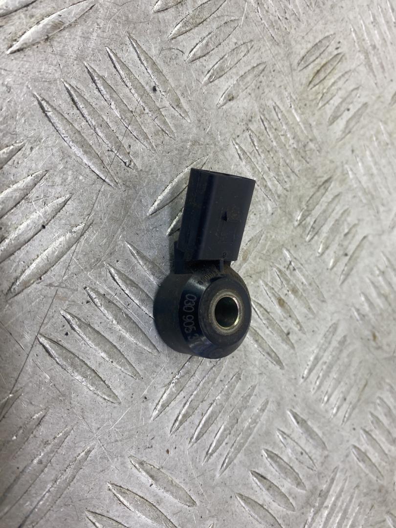 датчик детонации Skoda Yeti 1 поколение (2009 - 2014), бензин, МКПП, коричневый, 030905377C - фото №1