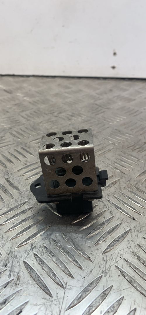 блок управления вентилятором (реле) Renault Scenic 1 поколение (1996 - 1999), 8200045082 - фото №1