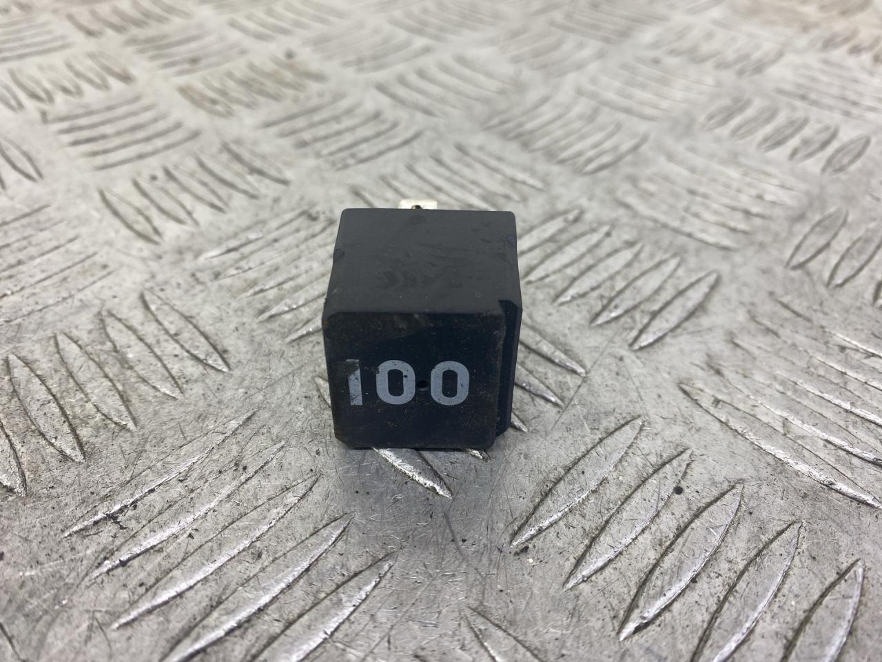 реле (прочие) Skoda Yeti 1 поколение 2013, 2.0 л., CFHF, дизель, 6МКПП, серый, универсал, полный привод, 7M0951253A, 4RA00779308 - фото №1