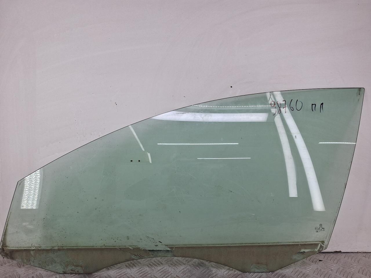 стекло двери передней левой Volkswagen Passat B6 2009, 1.4 л., CAXA, бензин, 6МКПП, голубой, универсал, передний привод - фото №1