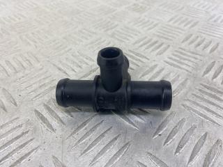 фланец (тройник) системы охлаждения Audi A4 B9 2017, 1.4 л., CVNA, бензин, 6МКПП, темно-синий, универсал, передний привод, 8W0121087E