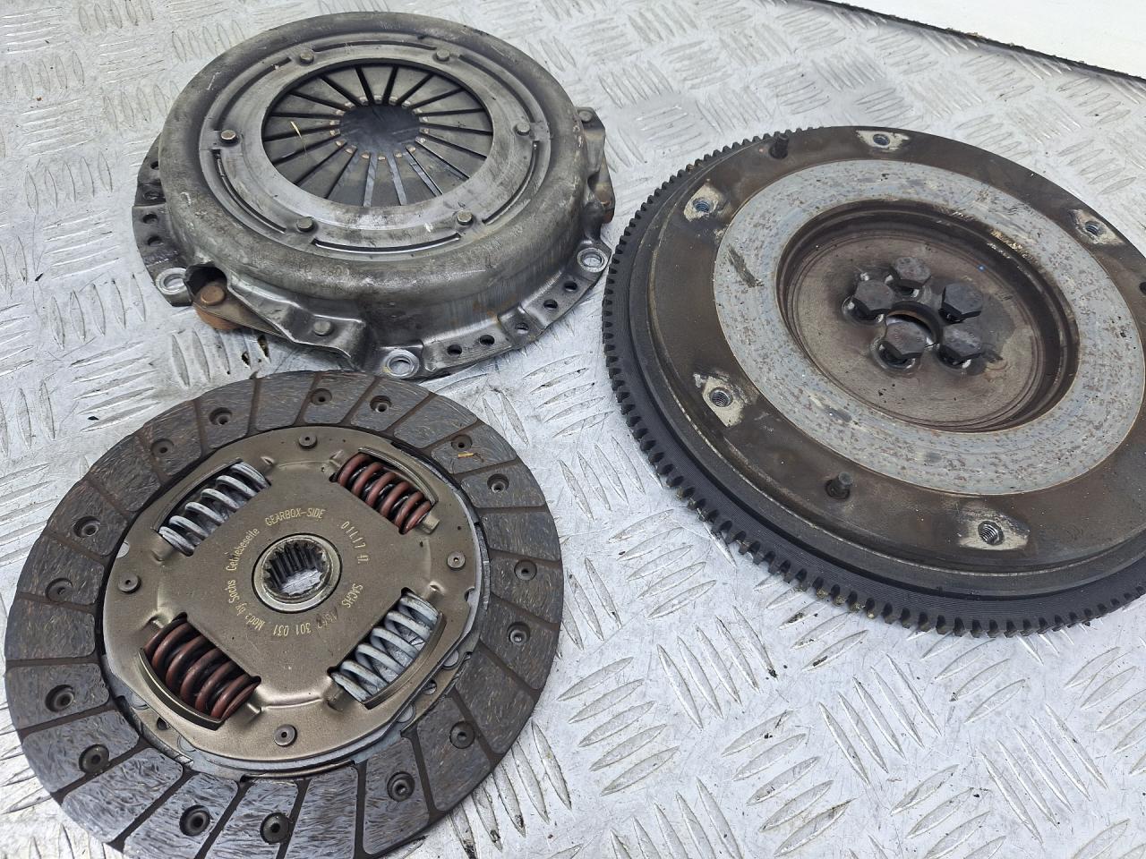 маховик Ford Fiesta 3 поколение (1989 - 1996), 1.1 л., G6A, бензин, МКПП, хетчбэк 3 дв., передний привод, 3082085034 - фото №1