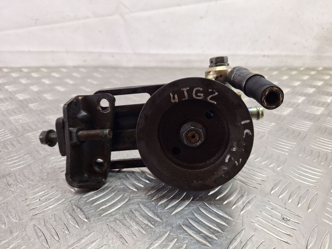 насос гидроусилителя руля Isuzu Trooper 2 поколение 2000, 3.1 л., дизель - фото №1