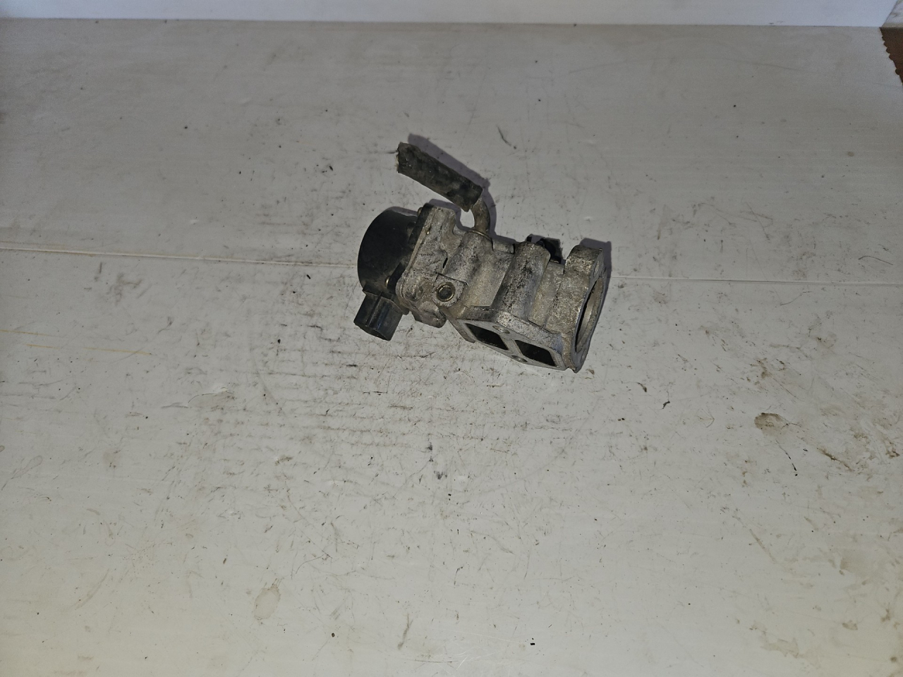 клапан EGR Mitsubishi Carisma 1 поколение (1995 - 1999), 1.8 л., бензин - фото №1