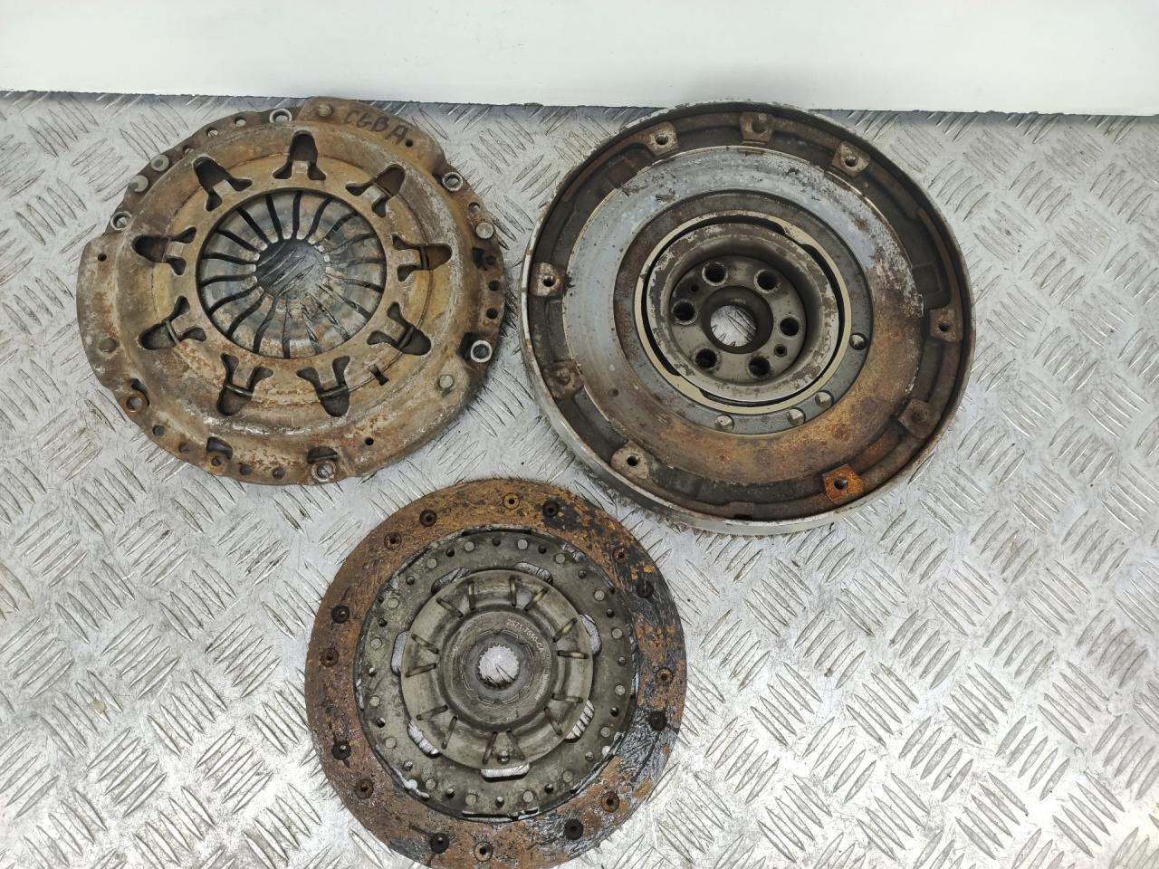 маховик Ford Mondeo 3 поколение (2000 - 2003), 1.8 л., CGBA, бензин, МКПП, серебристый, передний привод, A007000B00, 2S717550CA, 2S717563CA - фото №1