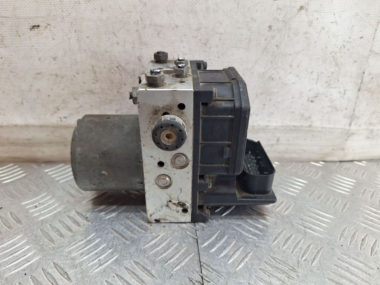 блок ABS Alfa Romeo 147 1 поколение (2000 - 2004), 0265224083, 0265900042, 46831063 - фото №1