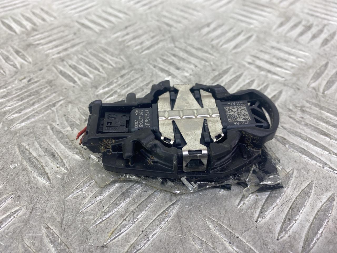 датчик дождя Audi A4 B9 2017, 1.4 л., CVNA, бензин, 6МКПП, темно-синий, универсал, передний привод, 81A955555A - фото №1