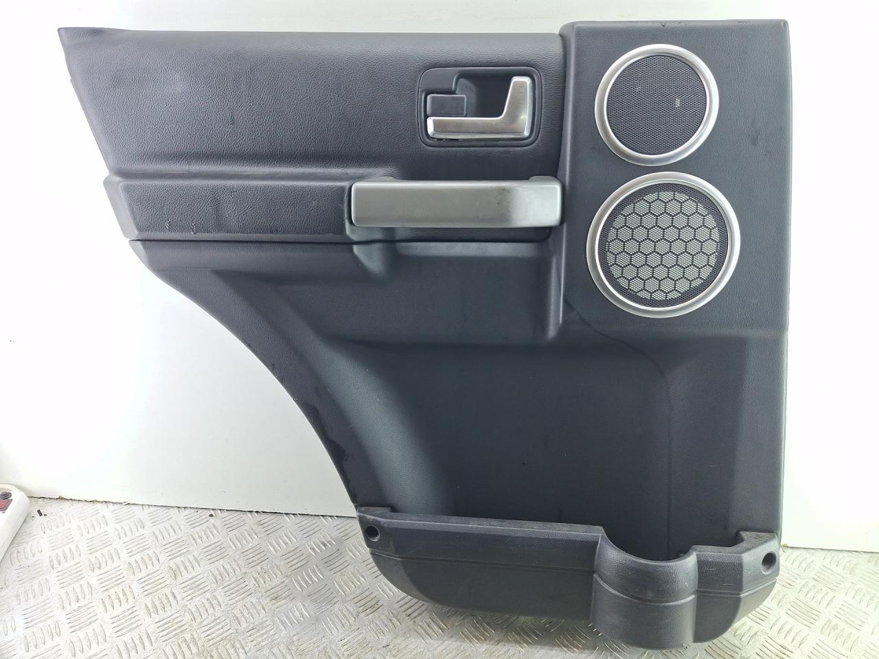 обшивка двери задняя левая Land Rover Discovery 3 поколение L319 2007, 2.7 л., 276DT, дизель, АКПП, серый, внедорожник 5 дв., полный привод, DDC500071 - фото №1