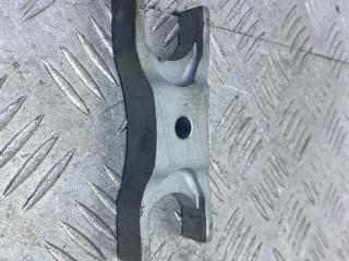 крепление форсунки Skoda Yeti 1 поколение 2013, 2.0 л., CFHF, дизель, 6МКПП, серый, универсал, полный привод, 93L21A