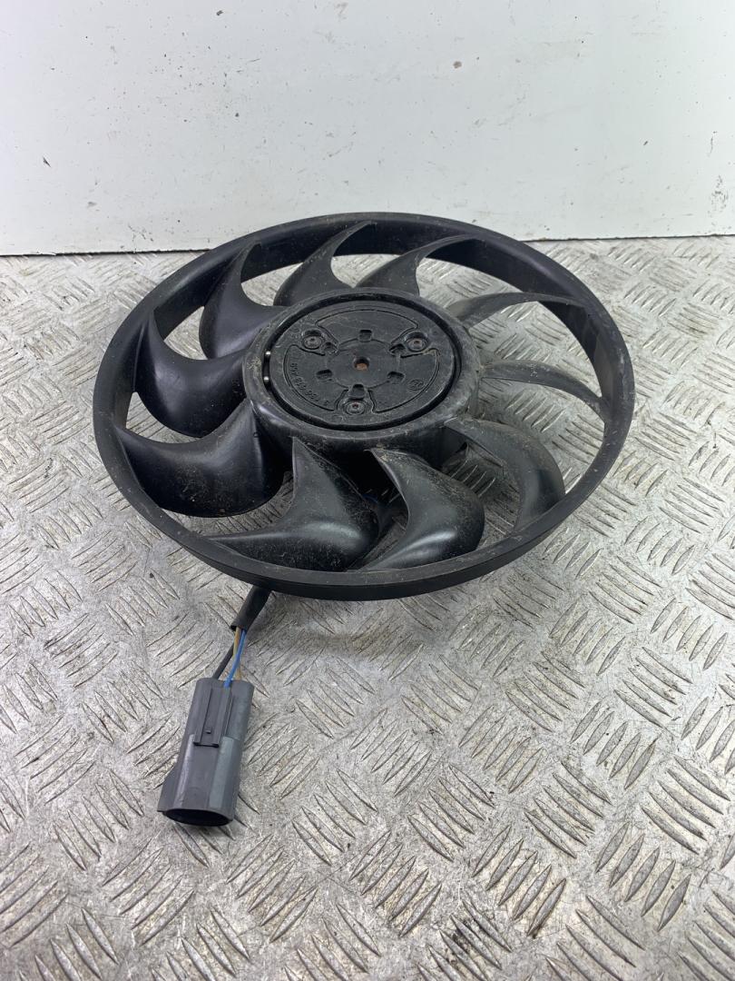 вентилятор радиатора Opel Insignia 2 поколение (B) 2018, 2.0 л., дизель, АКПП, белый, хетчбэк 5 дв., полный привод, 3137234049, 3136613459C - фото №1