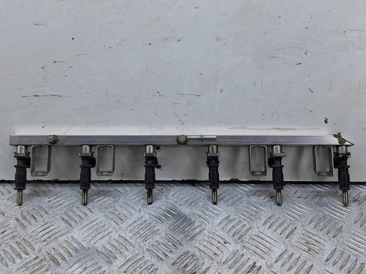 форсунка BMW 3 серия E90/E91/E92/E93 2005, 2.5 л., N52 B25 AF, бензин, МКПП, серый, седан, задний привод, 7531634 - фото №1