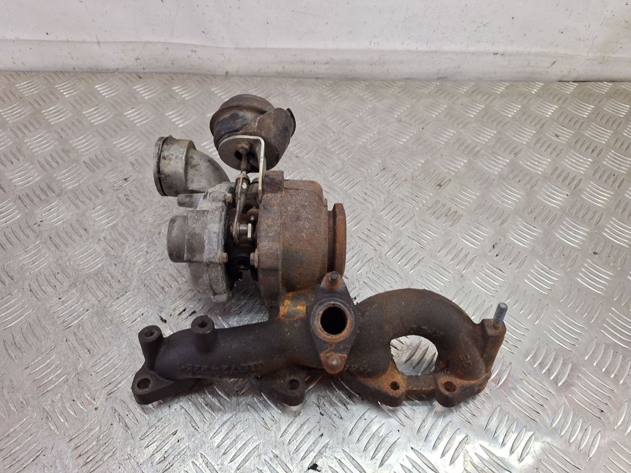 турбина Chrysler Sebring 3 поколение 2009, 2.0 л., дизель, МКПП, черный, кабриолет, передний привод, ST1749VA - фото №1